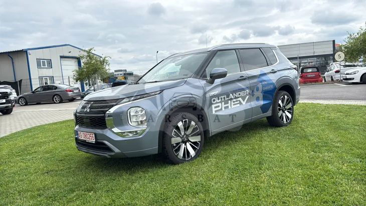 Mitsubishi Outlander 2.4 4WD Plug-In Hybrid Top 2025