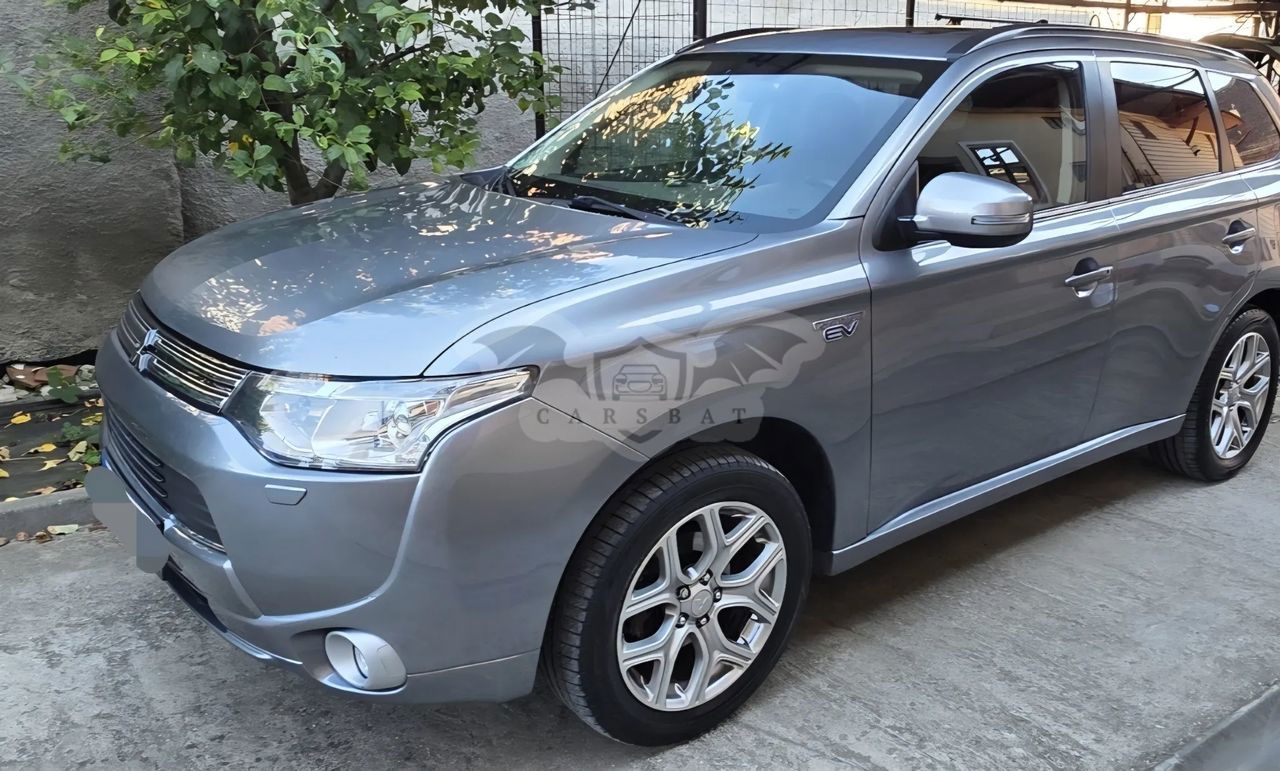 Mitsubishi Outlander III [2012 - 2021] 2.0 4WD Plug-In Hybrid 2014