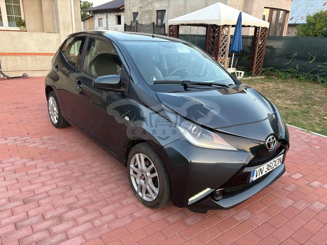 Toyota Aygo 1.0 VVY-I 5 usi X-play 2015