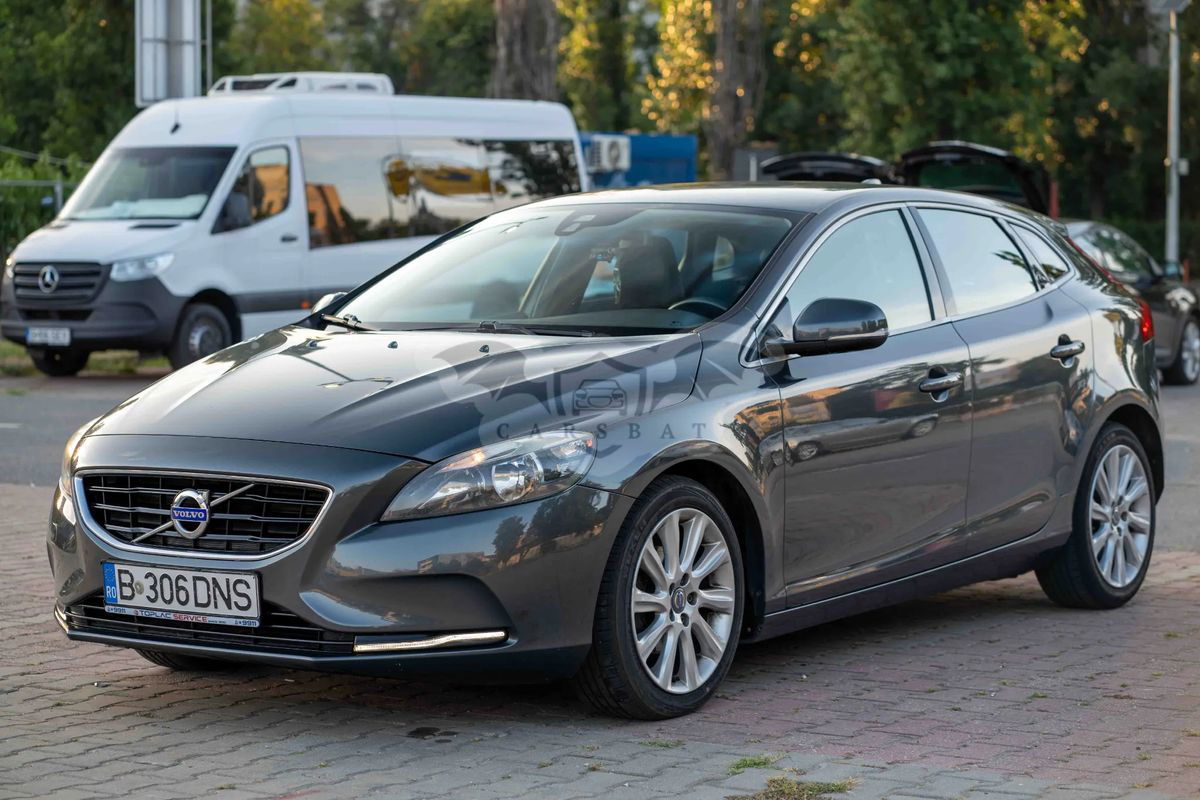 Volvo V40 II [2012 - Prezent] D2 Momentum 2013