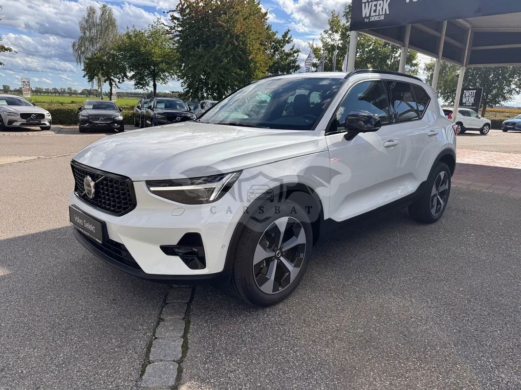 Volvo XC40 B3 AT FWD MHEV Plus Dark 2024