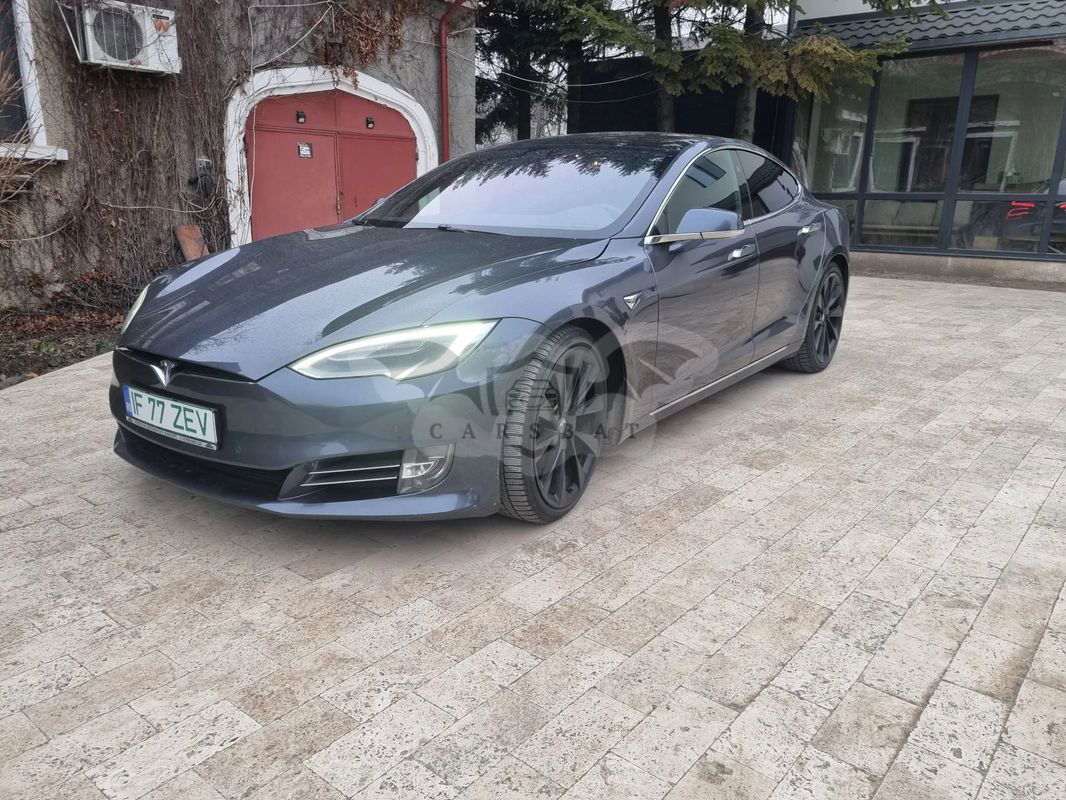 Tesla Model S 2021