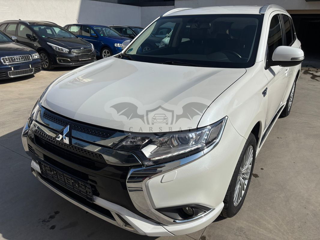 Mitsubishi Outlander III [2012 - 2021] 2.4 4WD Plug-In Hybrid Diamant+ 2020