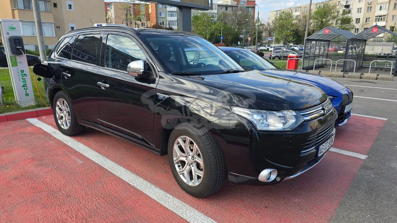 Mitsubishi Outlander 2.0 4WD Plug-In Hybrid Top 2014
