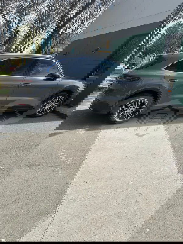 Porsche Cayenne Standard 2021