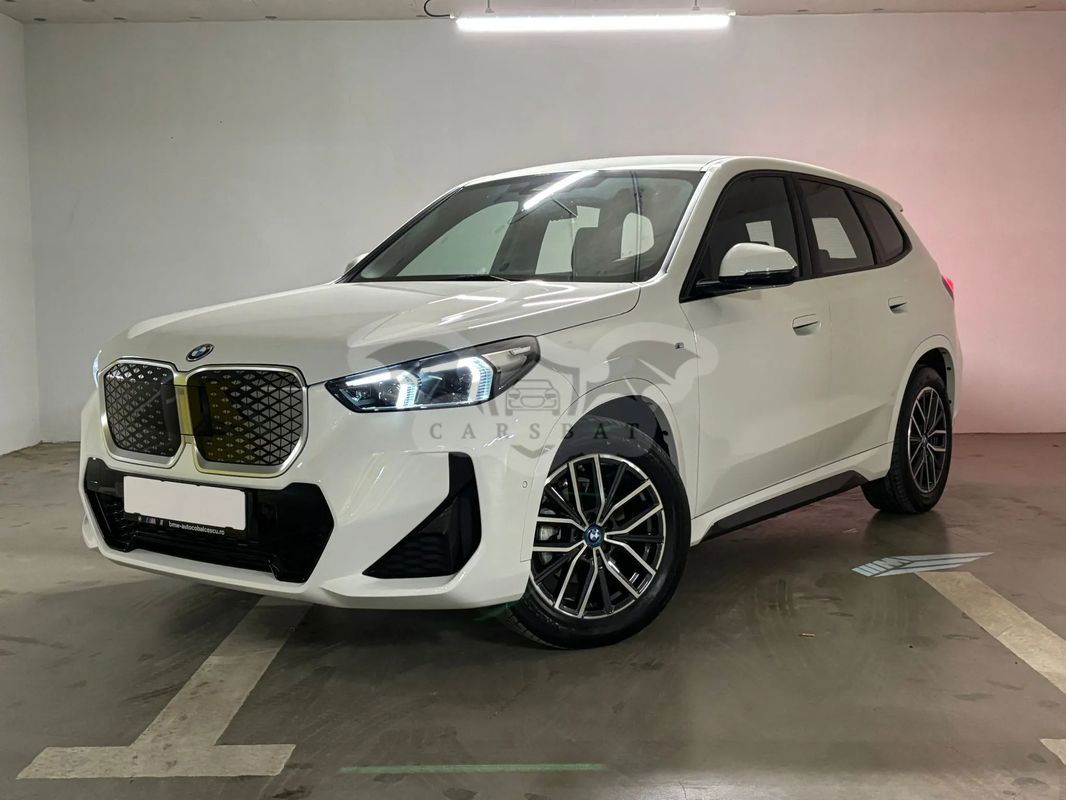 BMW iX1 eDrive20 M Sportpaket 2024