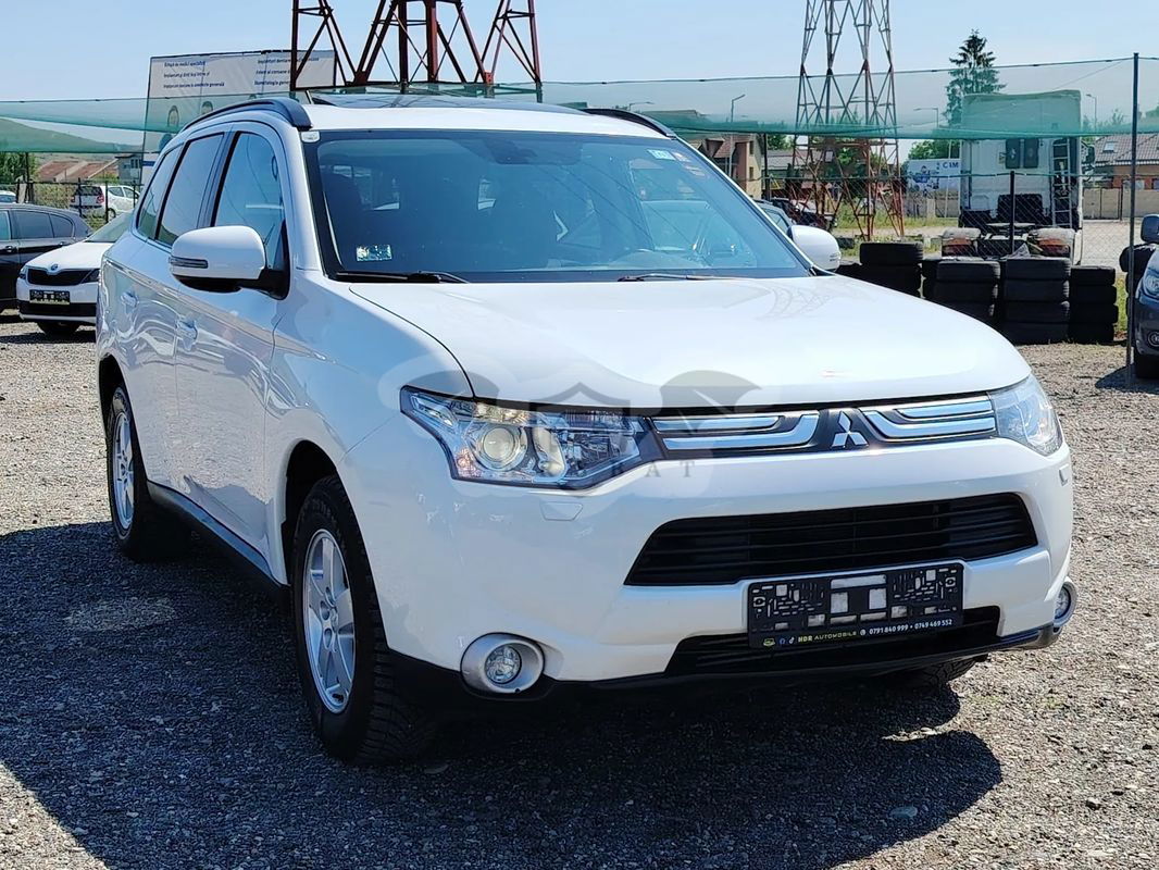 Mitsubishi Outlander III [2012 - 2021] 2.2 DI-D 4WD Automatik Diamant Edition+ 2013