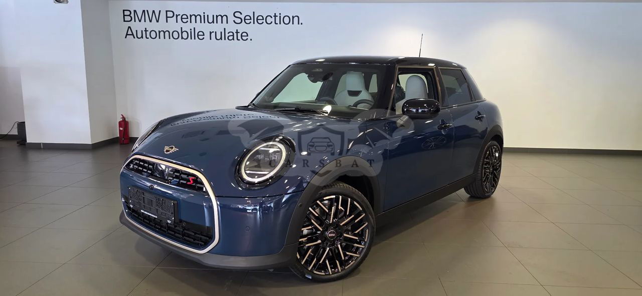 Mini Cooper Favoured Trim 2025
