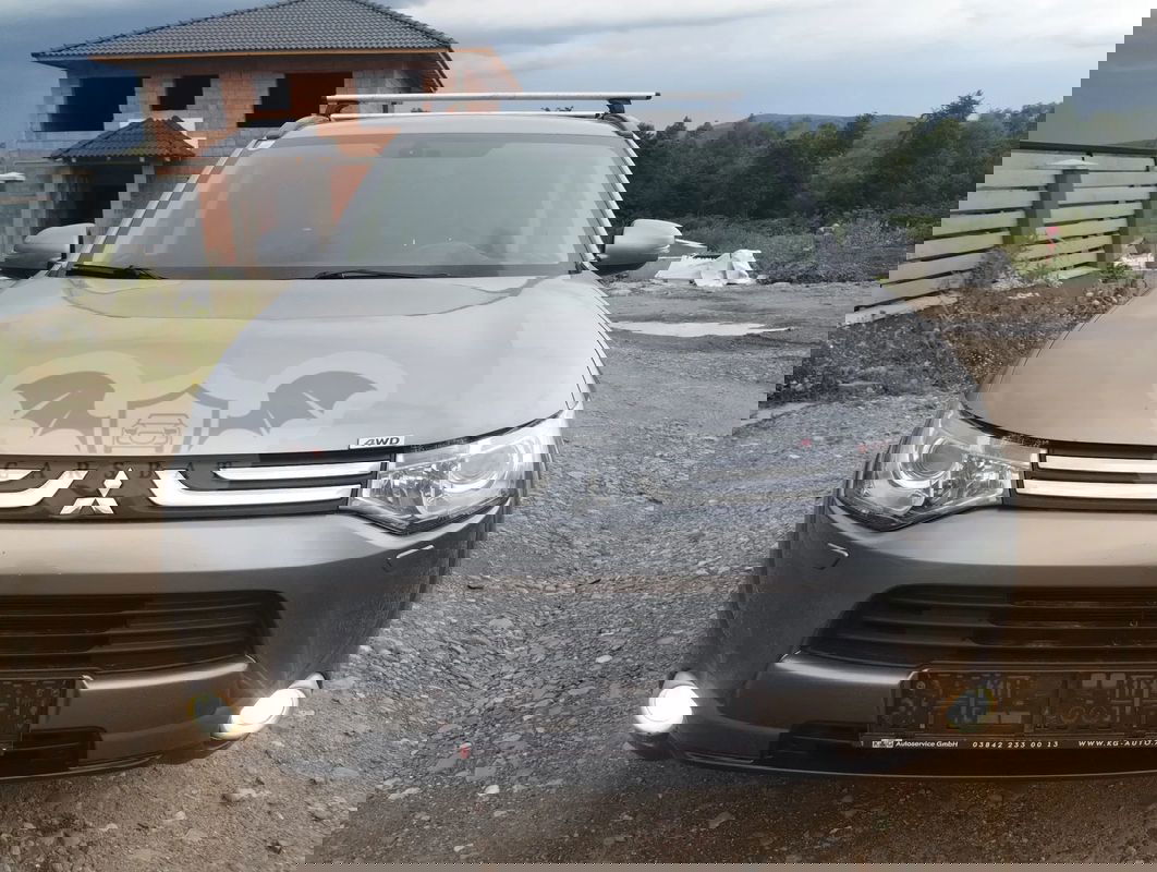 Mitsubishi Outlander III [2012 - 2021] 2.2L DI-D AS&G 6MT 4WD Intense A80 2013
