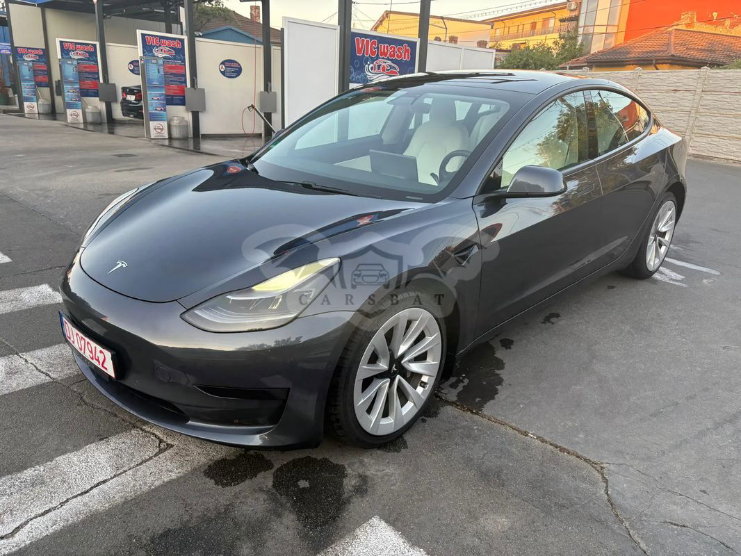 Tesla Model 3 Standard Reichweite Plus Hinterradantrieb 2021