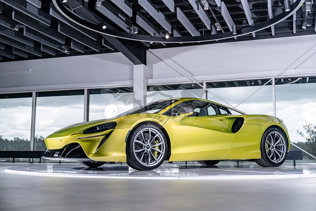 McLaren Artura 2024