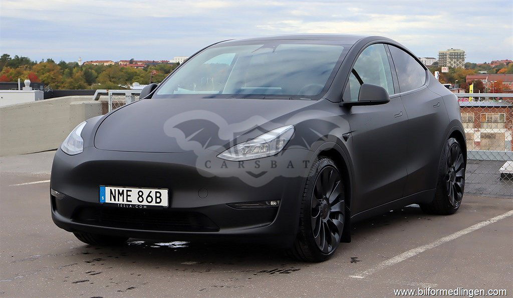 Tesla Model Y 2024