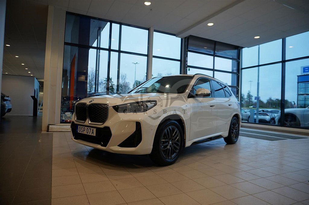 BMW iX1 2024