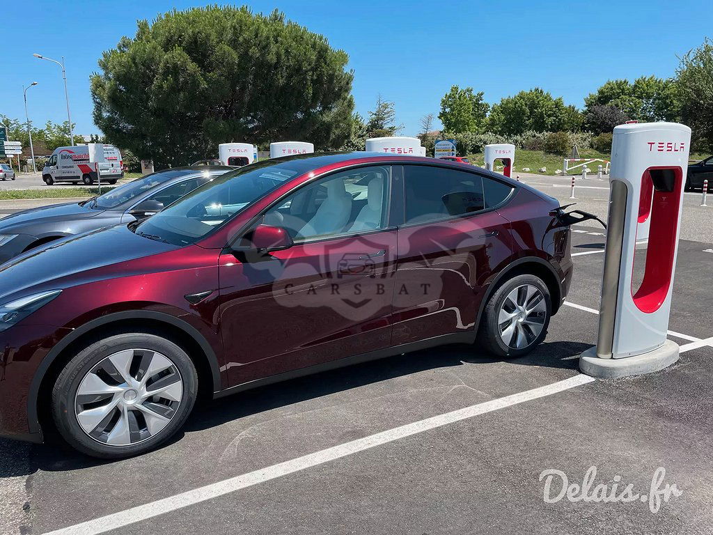 Tesla Model Y 2024