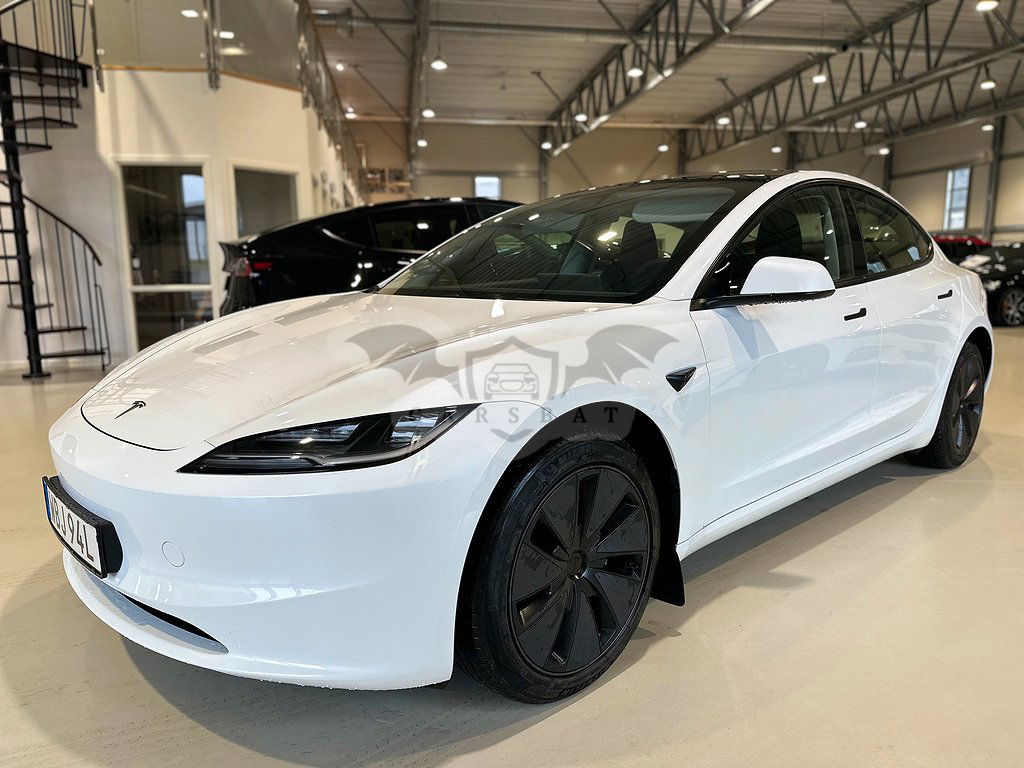 Tesla Model 3 2024