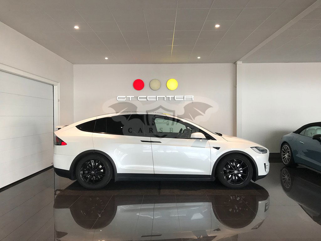 Tesla Model X 2020