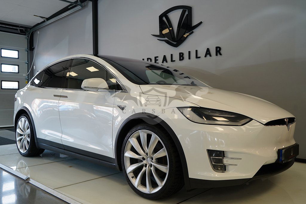 Tesla Model X 2016