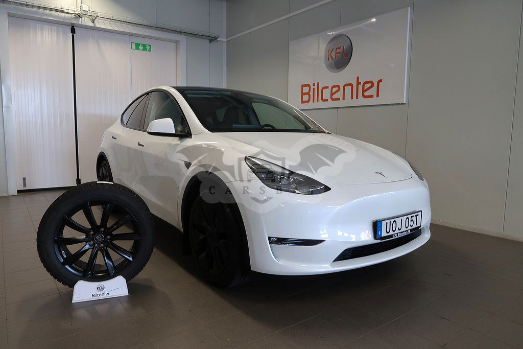 Tesla Model Y 2024