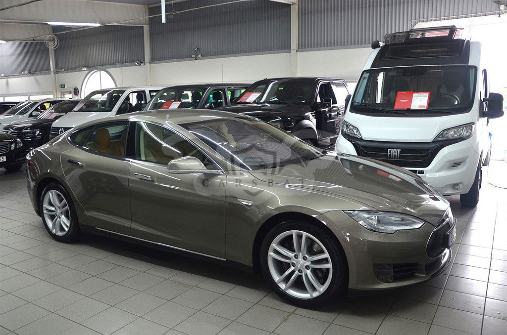 Tesla Model S 2015