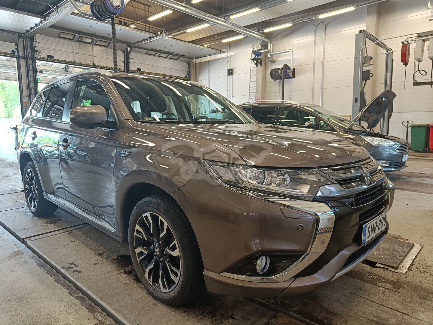 Mitsubishi Outlander PHEV 2016