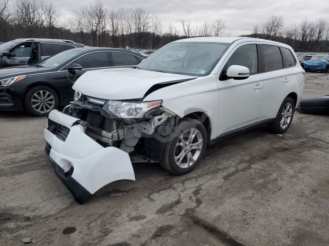 Mitsubishi Outlander SE 2.4L  4 2014