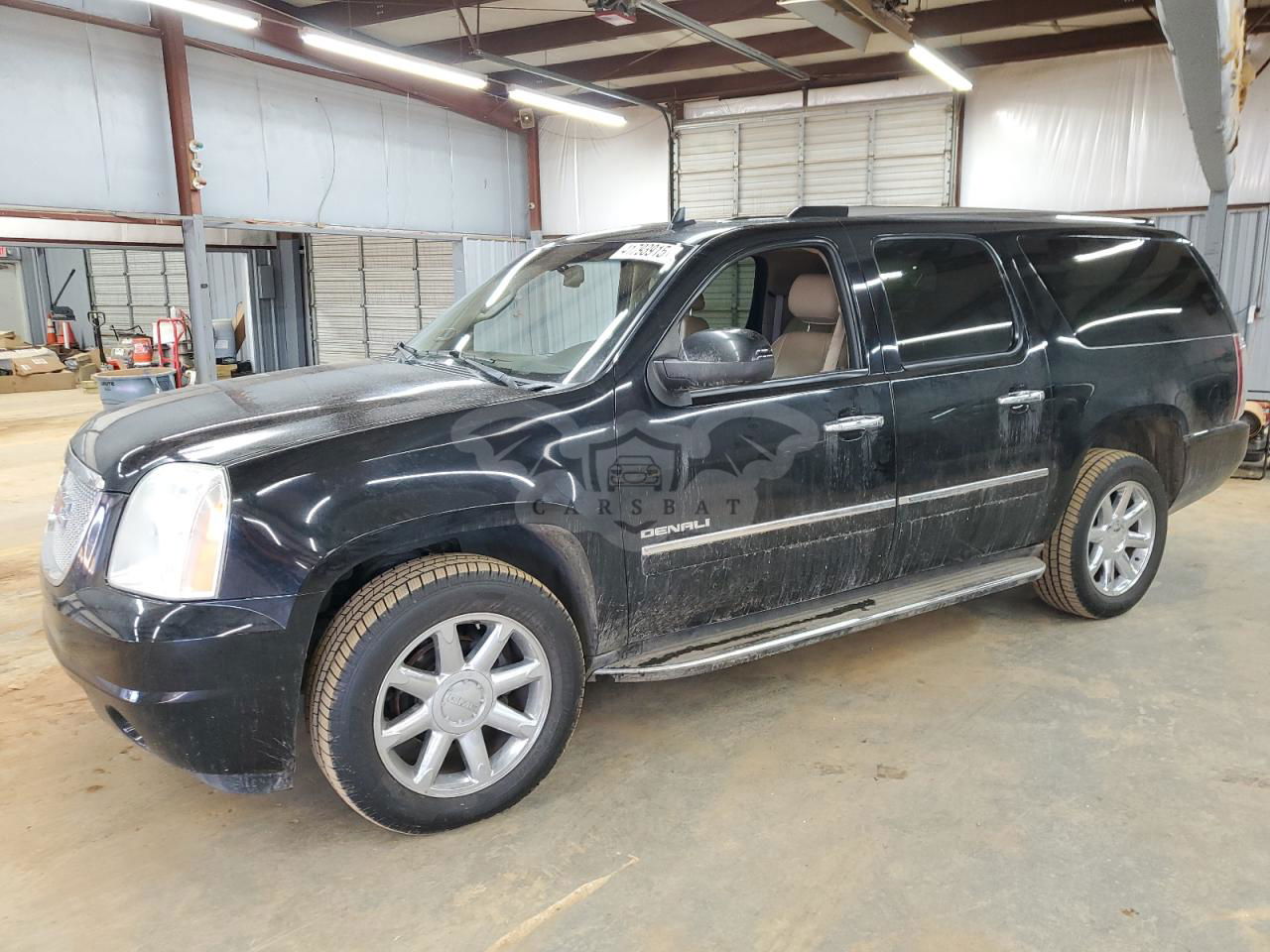 GMC Yukon DENALI 6.2L  8 2012