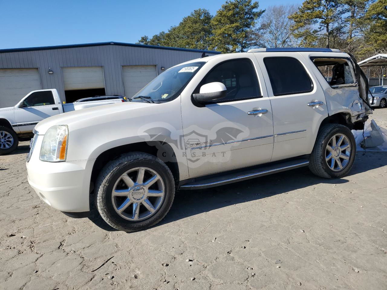 GMC Yukon DENALI 6.2L  8 2012