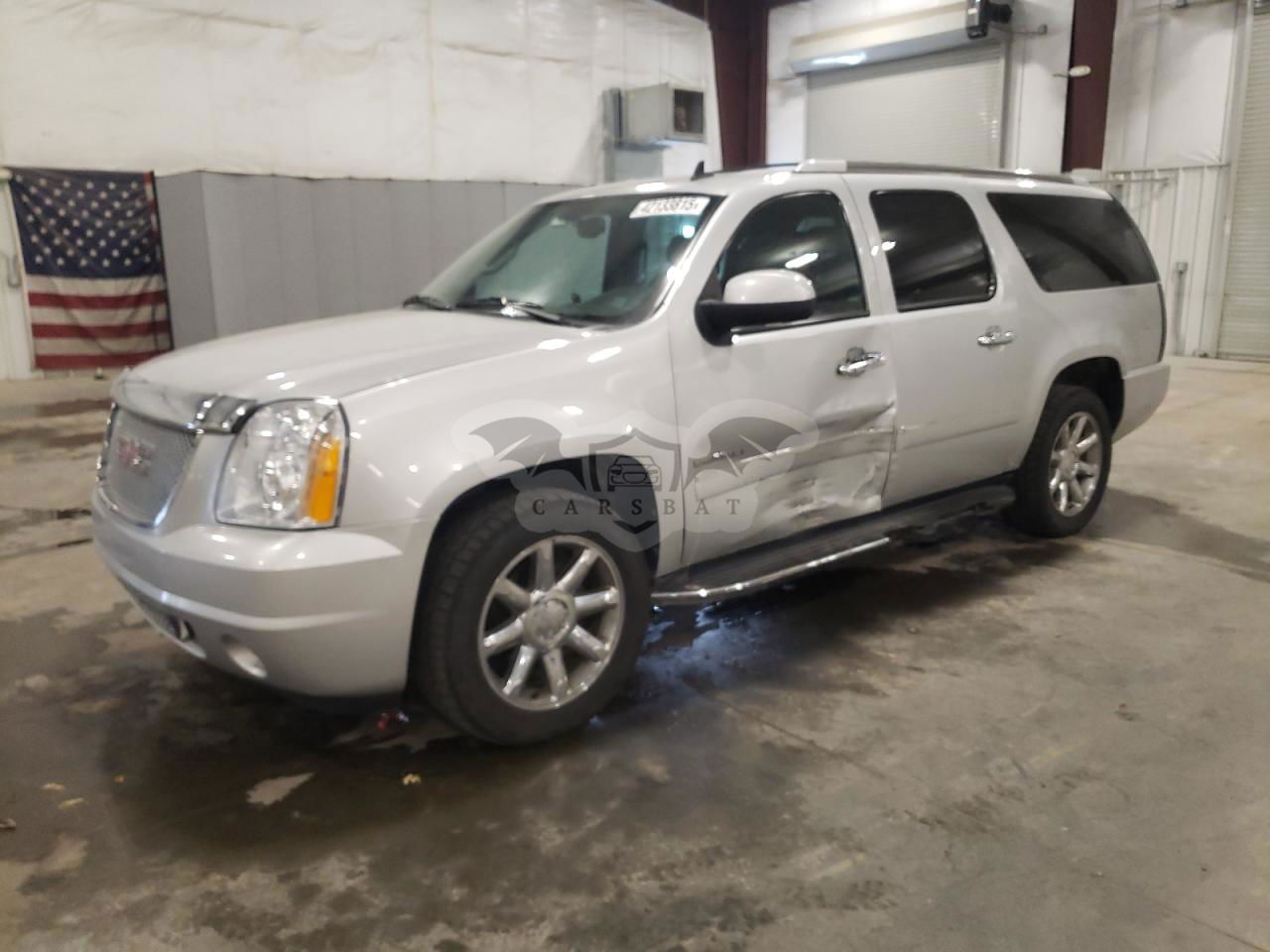 GMC Yukon DENALI 6.2L  8 2013