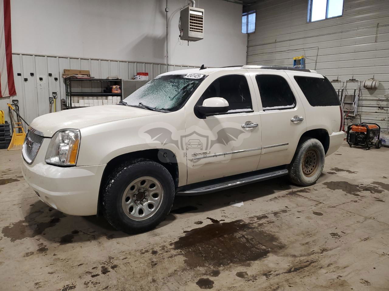 GMC Yukon DENALI 6.2L  8 2013