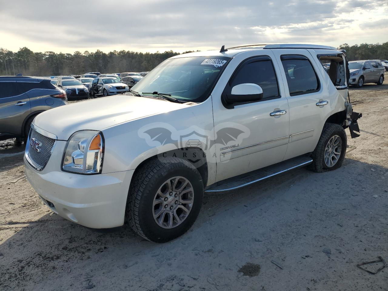 GMC Yukon DENALI 6.2L  8 2013