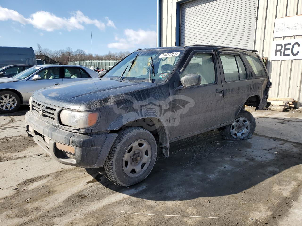 Nissan Pathfinder LE 3.3L  6 1997