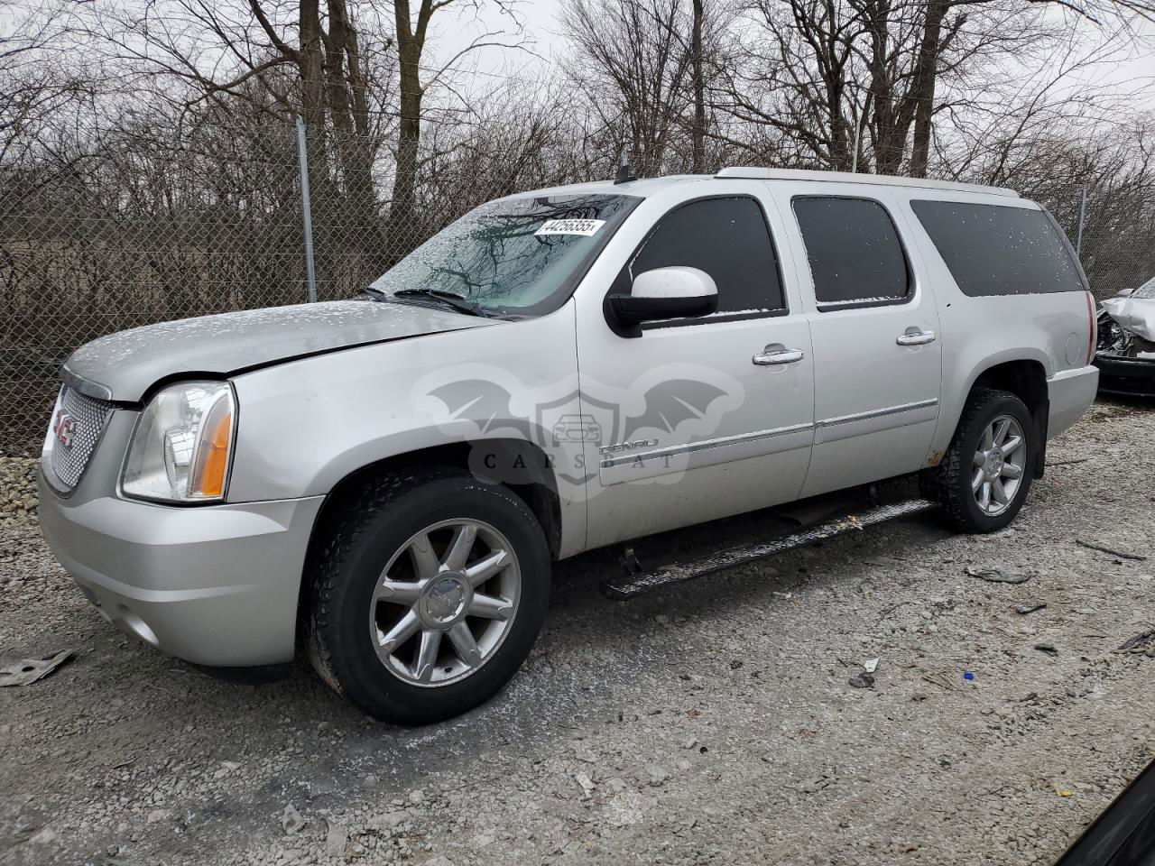 GMC Yukon DENALI 6.2L  8 2013