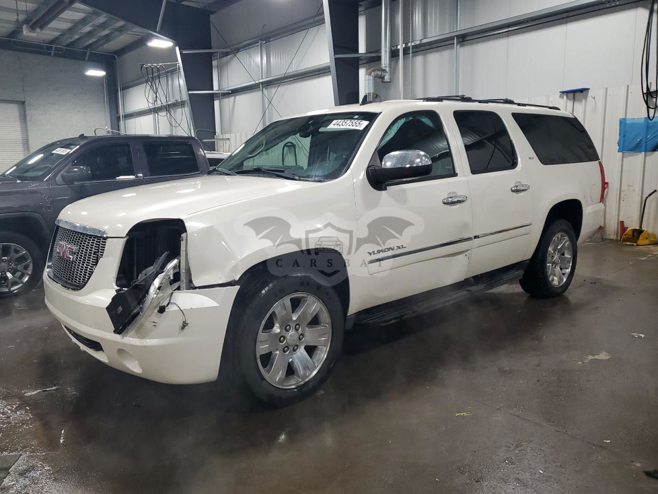 GMC Yukon K1500 SLT 5.3L  8 2013