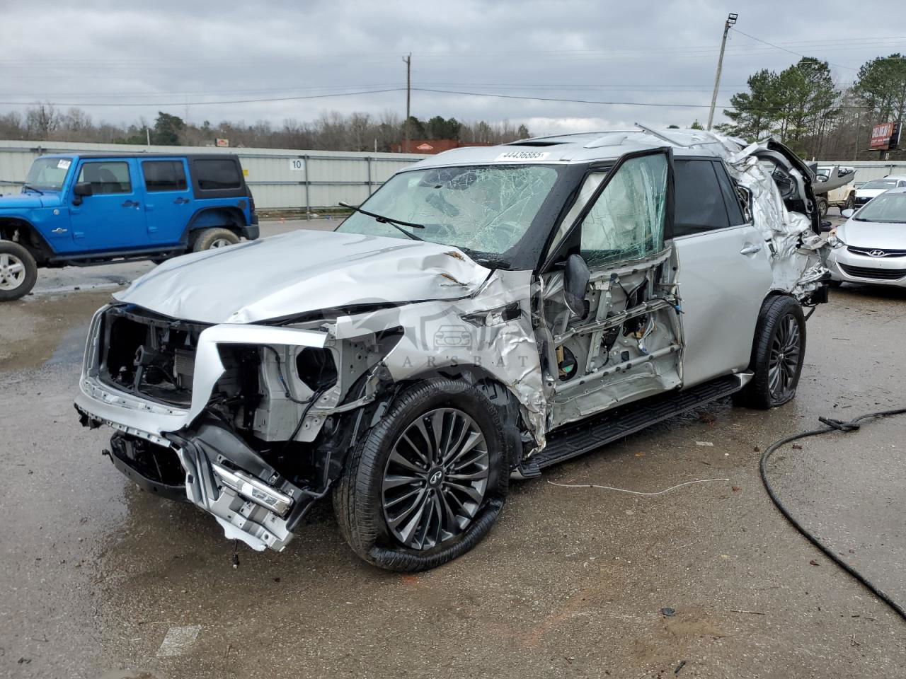 Infiniti QX80 LUXE 5.6L  8 2023