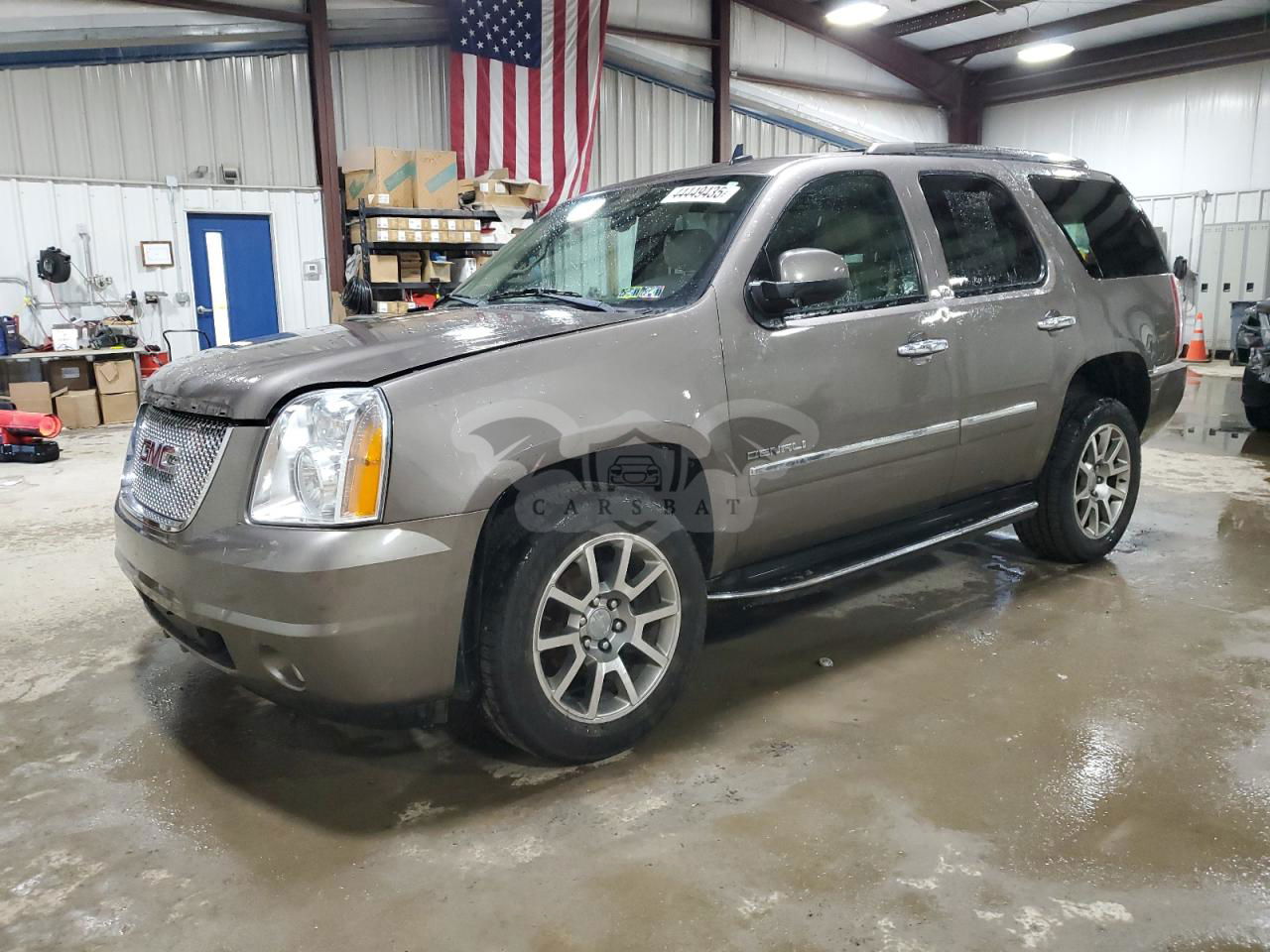 GMC Yukon DENALI 6.2L  8 2013