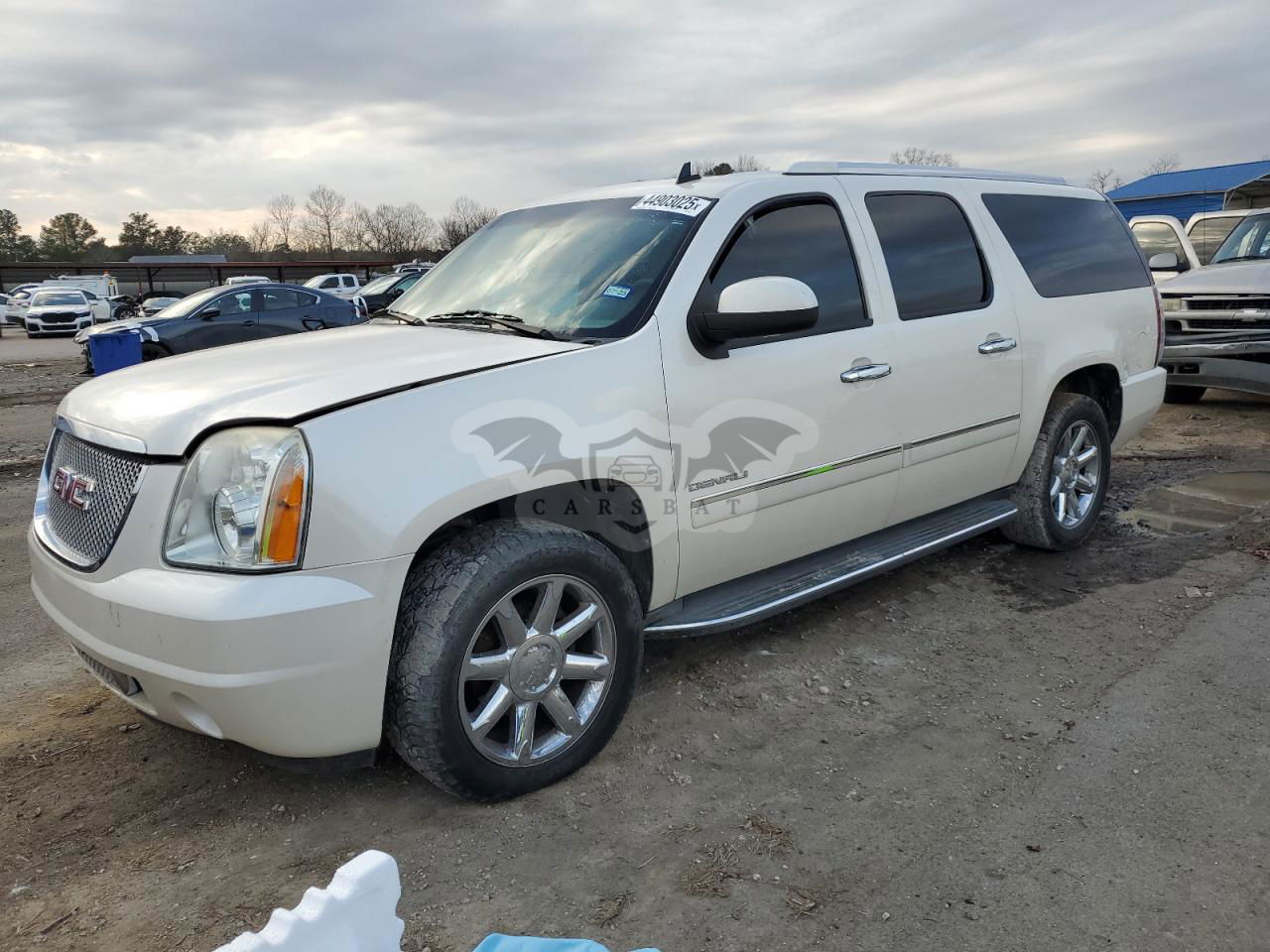 GMC Yukon DENALI 6.2L  8 2013