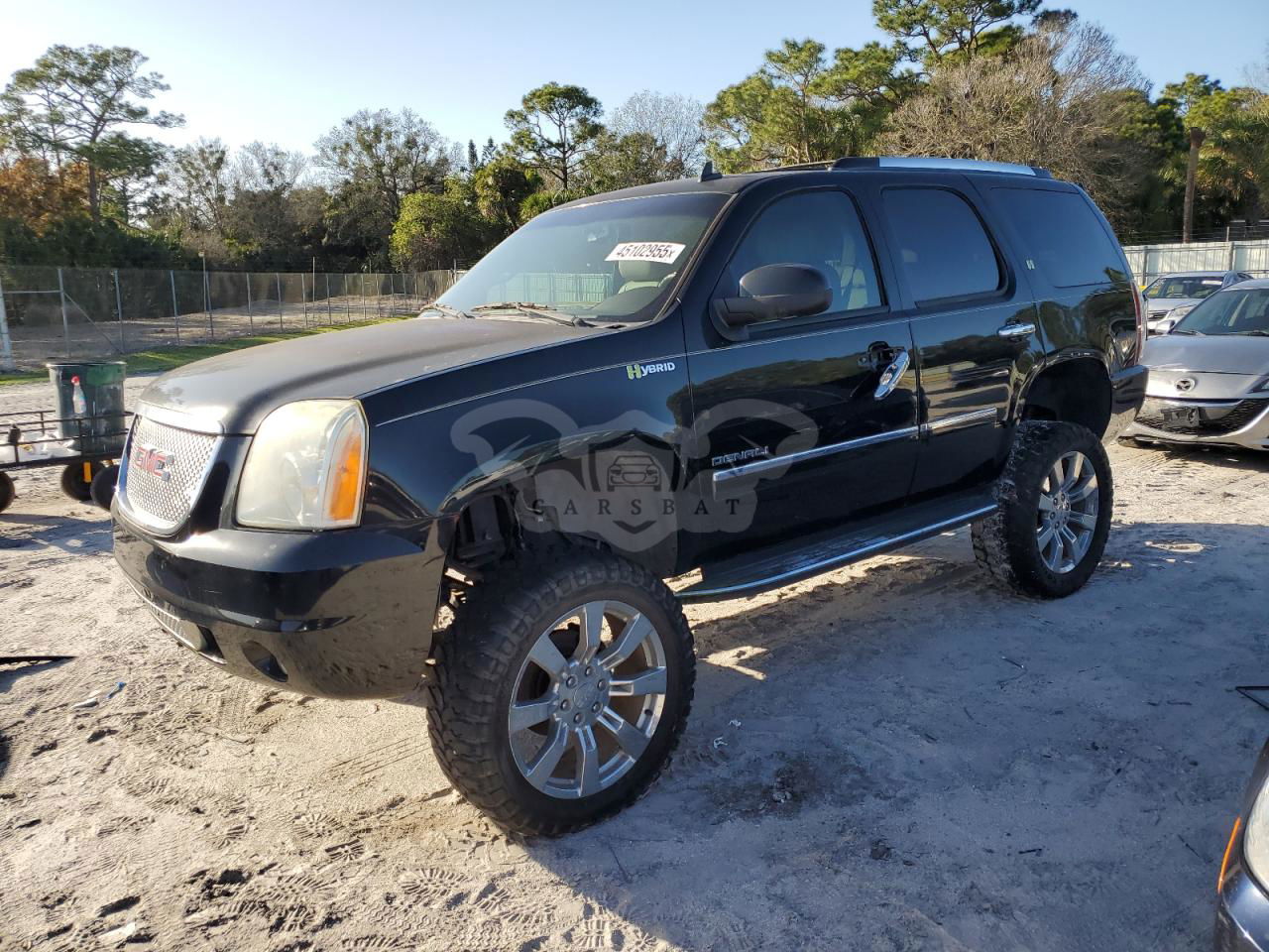 GMC Yukon DENALI HYBRID 6.0L  8 2013