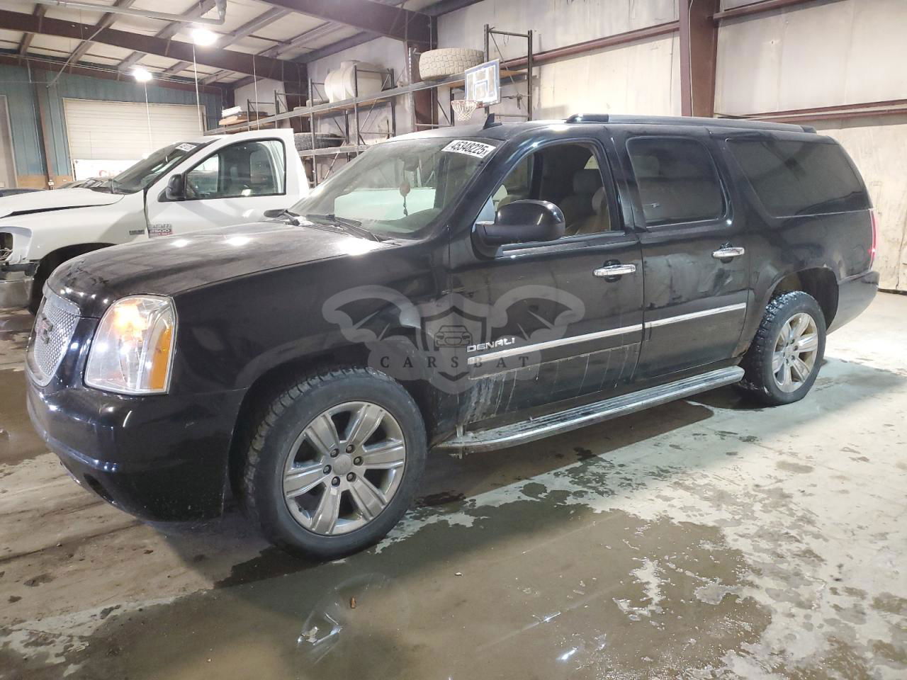 GMC Yukon DENALI 6.2L  8 2013