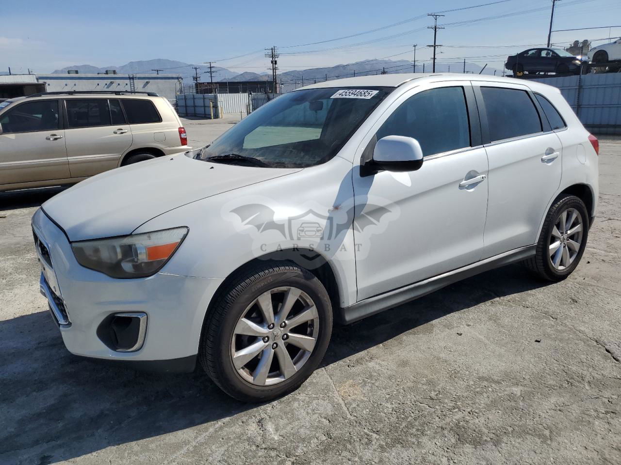 Mitsubishi Outlander SE 2.0L  4 2013