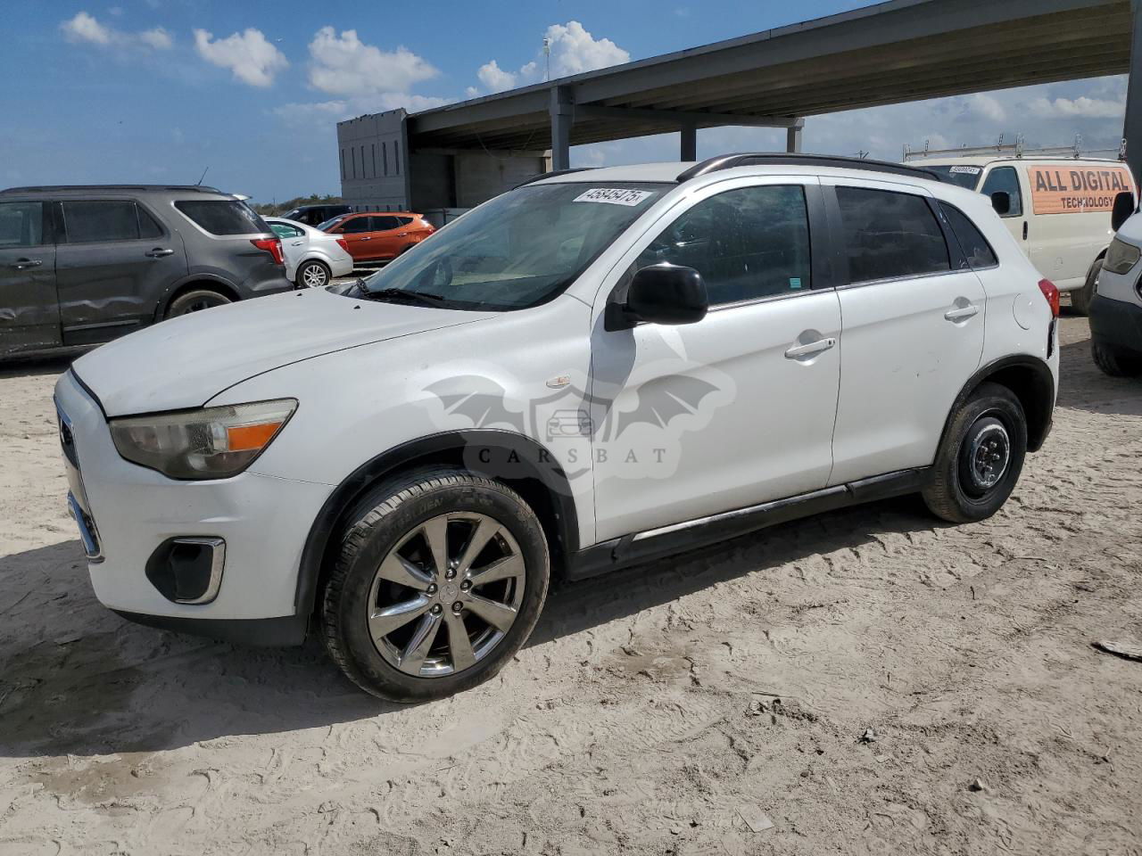 Mitsubishi Outlander LE 2.0L  4 2013