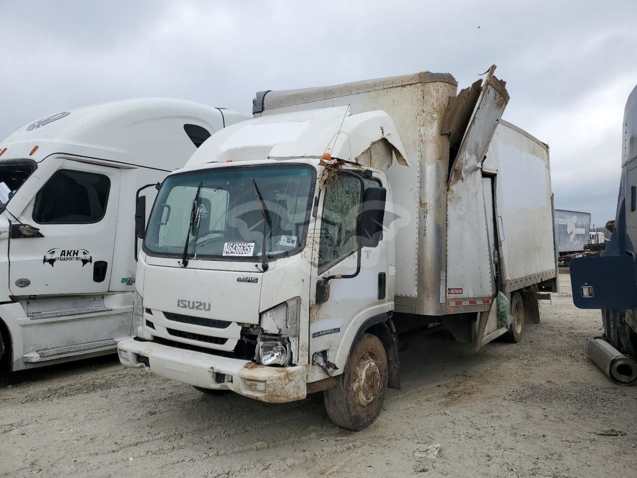 Isuzu NPR 6.6L  8 2021