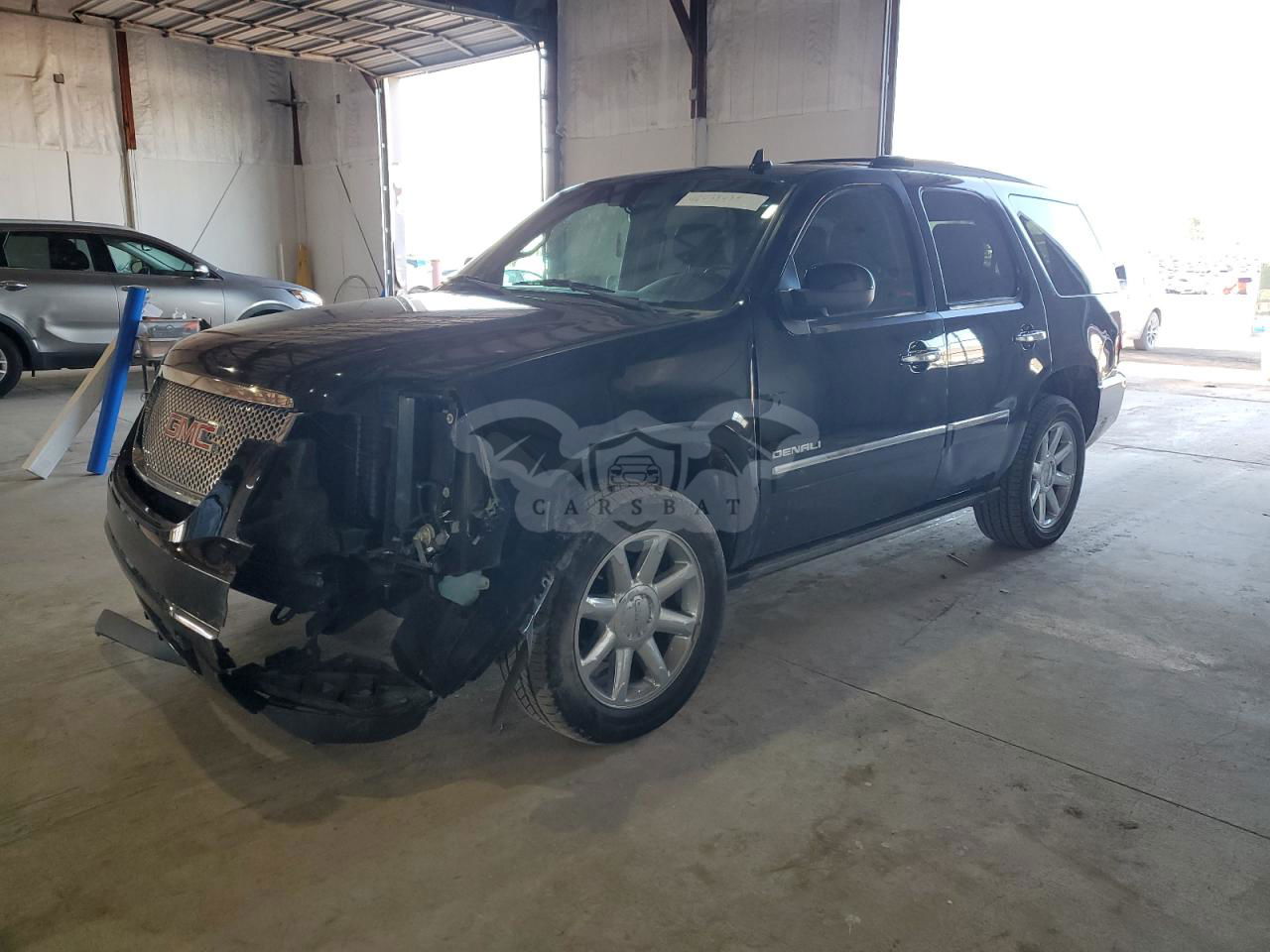 GMC Yukon DENALI 6.2L  8 2013