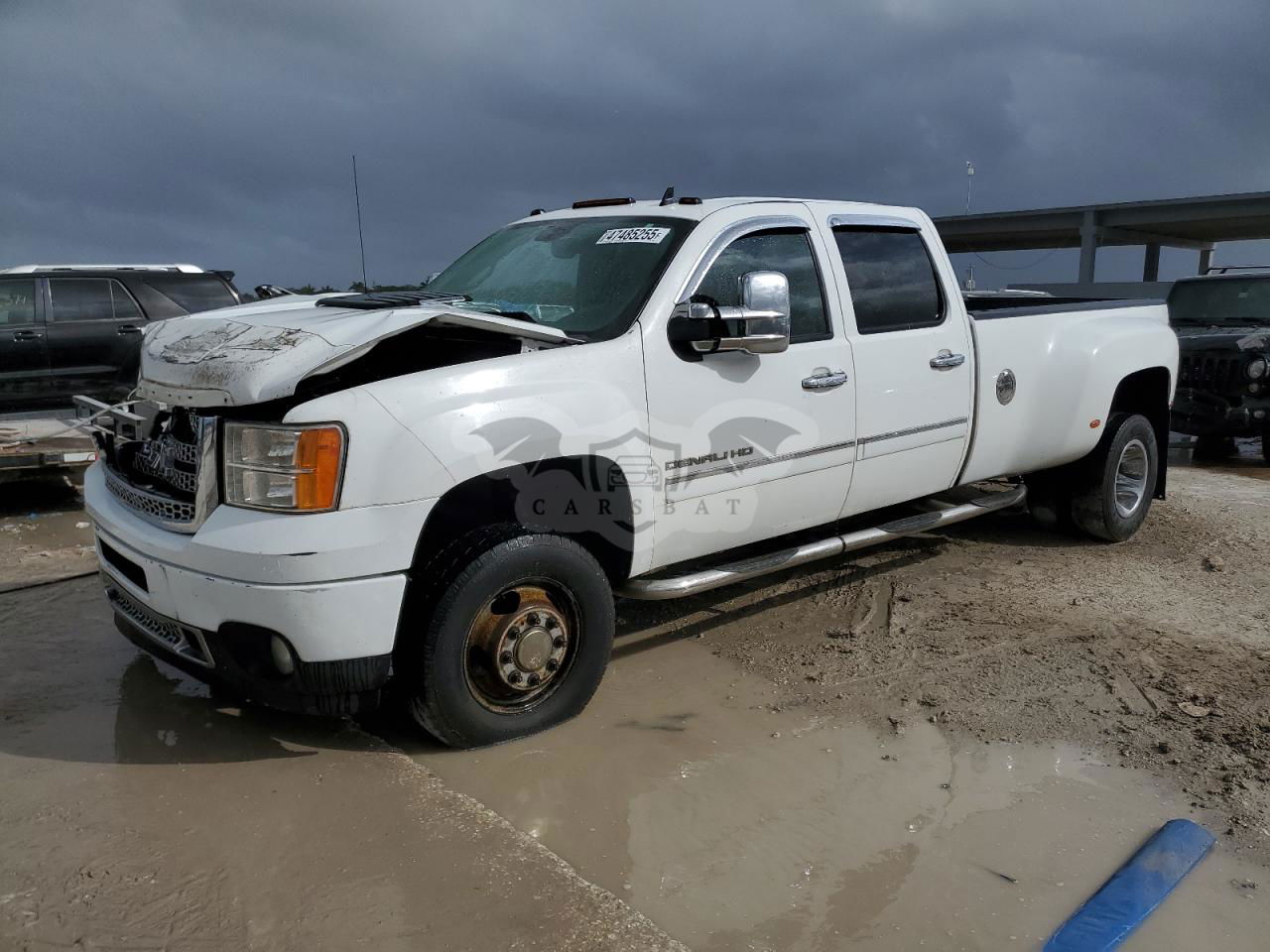 GMC Sierra K3500 DENALI 6.6L  8 2011