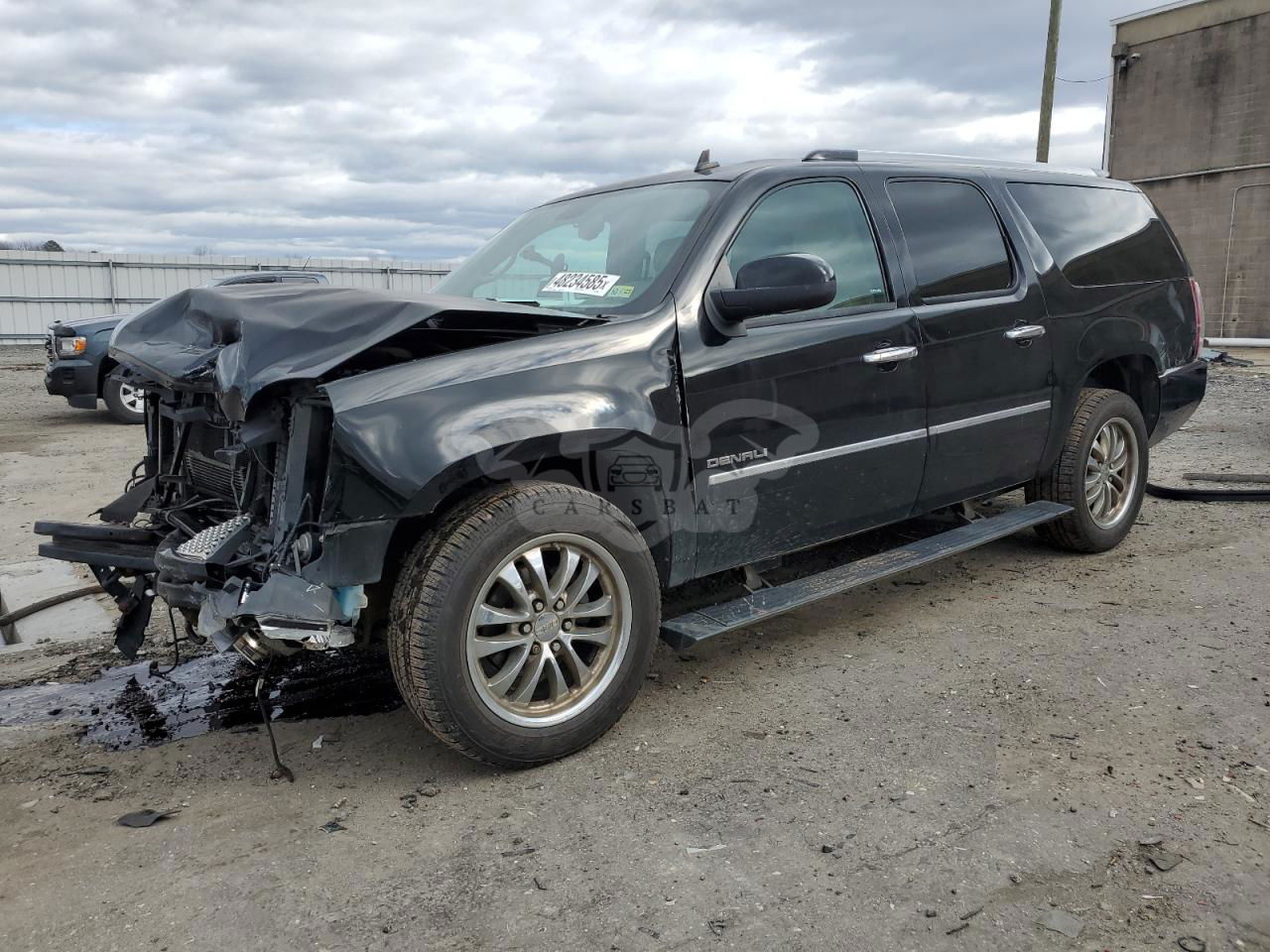 GMC Yukon DENALI 6.2L  8 2013