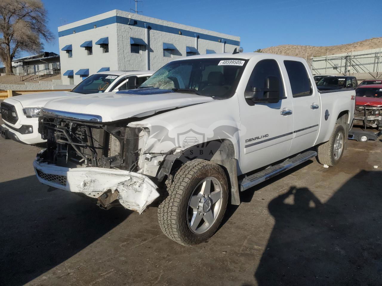 GMC Sierra K2500 DENALI 6.6L  8 2013
