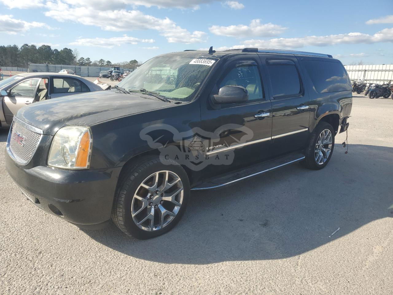 GMC Yukon DENALI 6.2L  8 2013