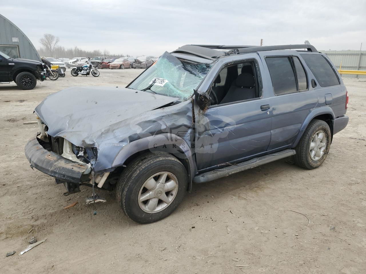 Nissan Pathfinder LE 3.5L  6 2002