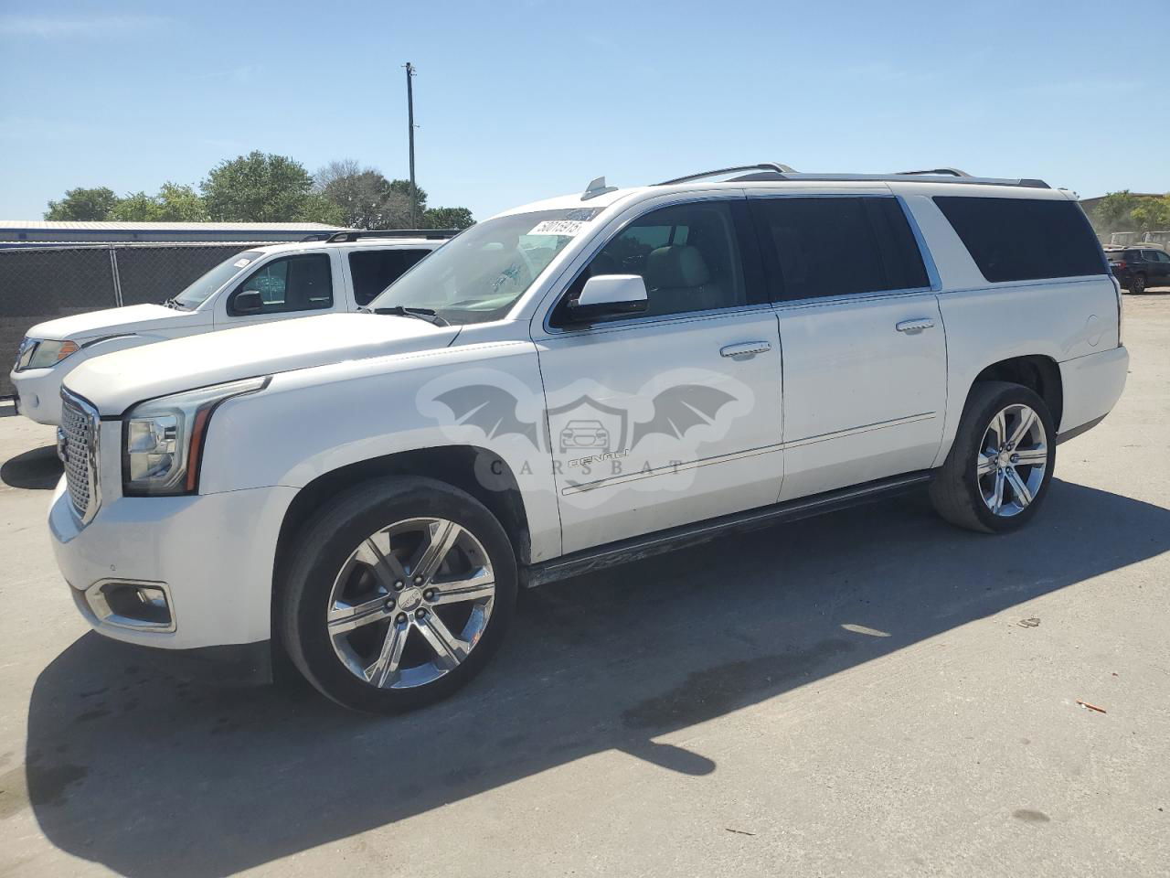 GMC Yukon DENALI 6.2L  8 2016