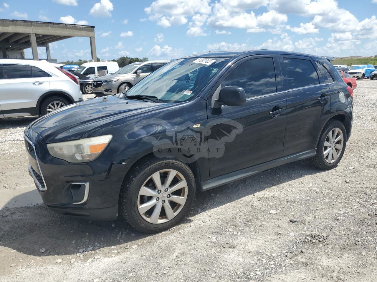 Mitsubishi Outlander SE 2.0L  4 2013