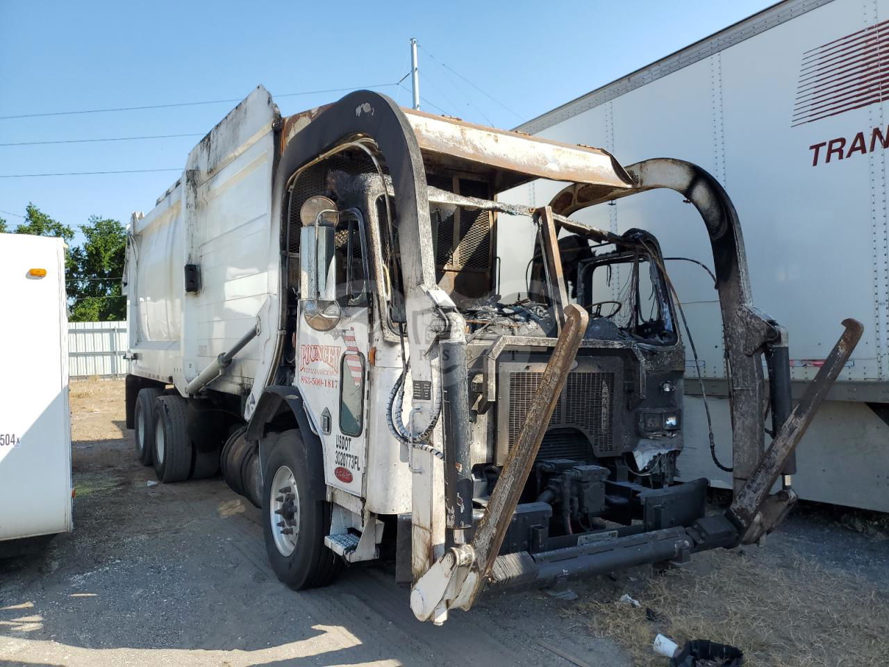 Peterbilt 320/325 10.8L  6 2010